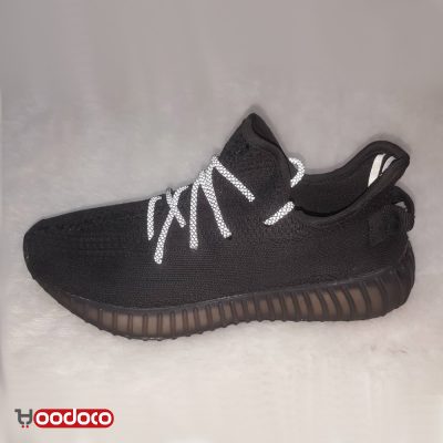 کفش آدیداس یزی بوست 350 مشکی بند شب نما Adidas yeezy boost 350 black black light