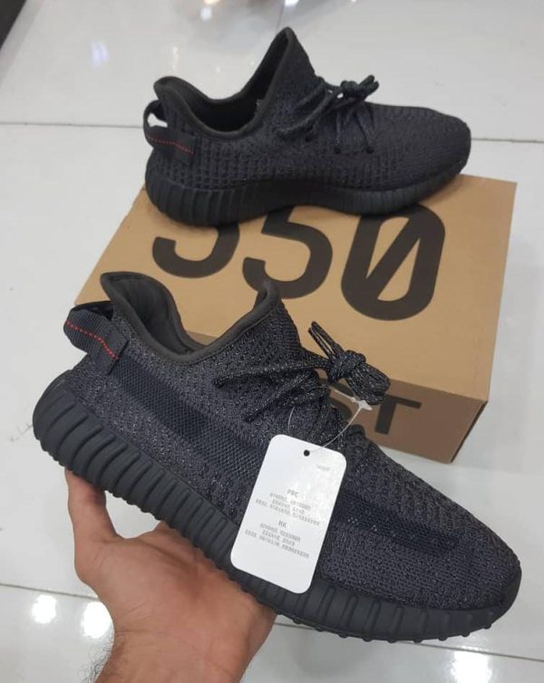 کتانی آدیداس یزی بوست ۳۵۰ وی۲ مشکی تمام شبنما Adidas yeezy boost 350 v2 black "black light"