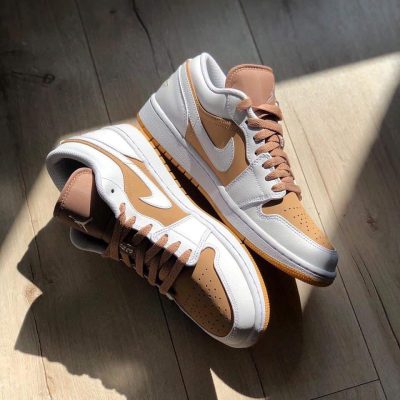 نایک جردن 1 بدون ساق سفید کرمی تیره Nike jorda 1 low tan white