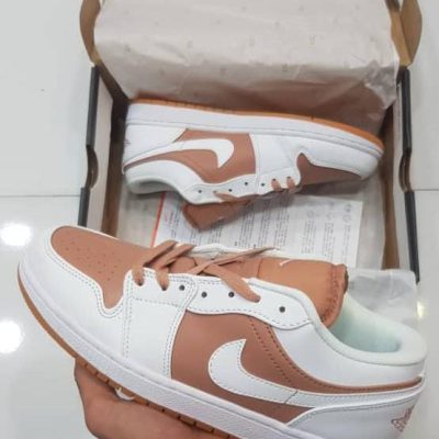 نایک جردن 1 بدون ساق سفید کرمی تیره Nike jorda 1 low tan white